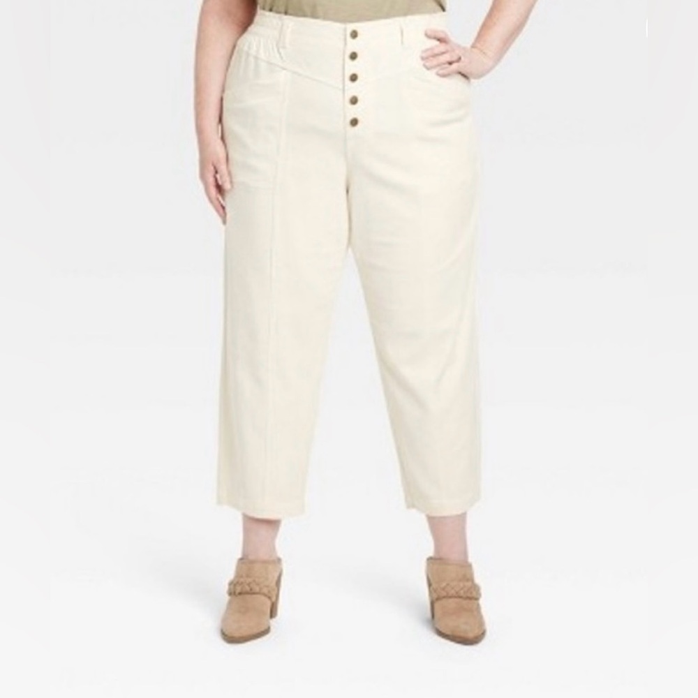 Button-Front Cropped Wide Leg Pants in Cream Tapered Fit Button Fly Pant